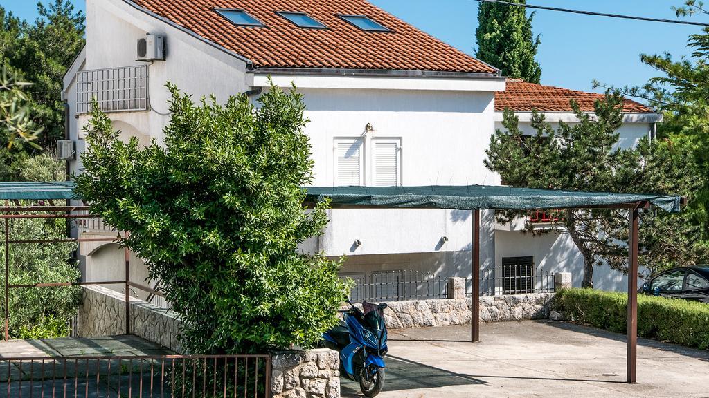 Apartment Lunta Krk Town Bagian luar foto